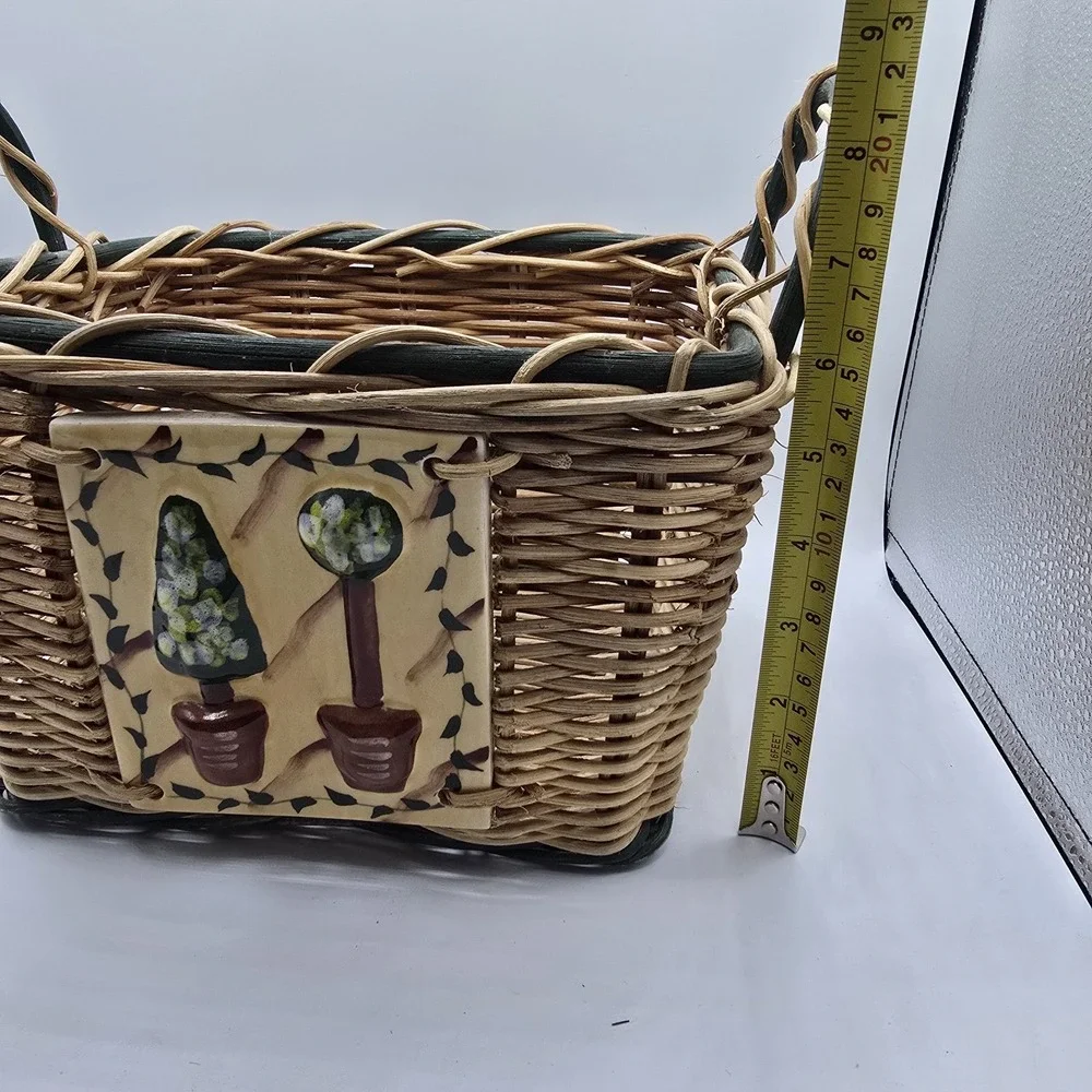 Unmarked adorable basket